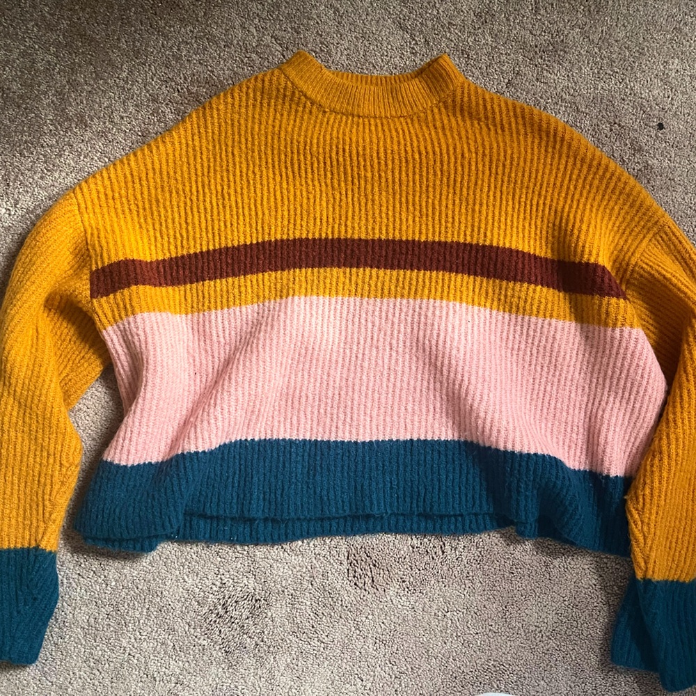 Comfy sweater perfect for fall 2023!